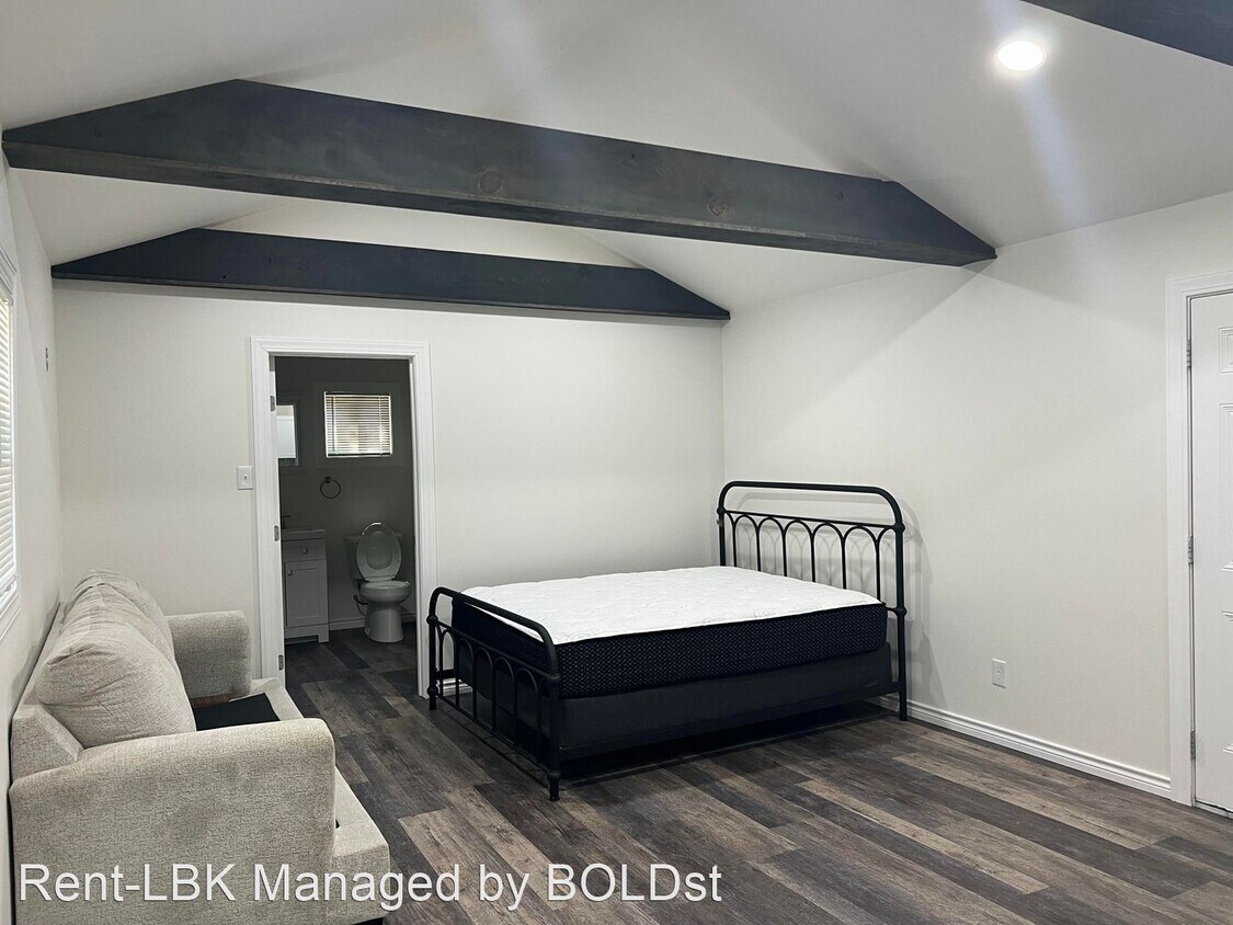 Foto del edificio - Studio, 1 bath House - 2321 Main Street Rear