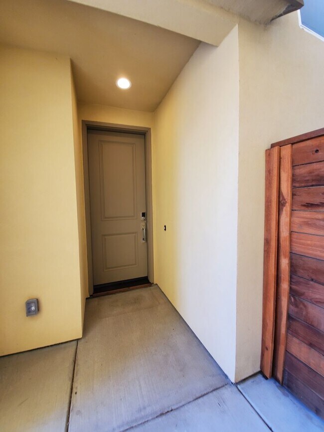 Foto del edificio - Contemporary Greenhaven Home with Private Backyard & Smart Features