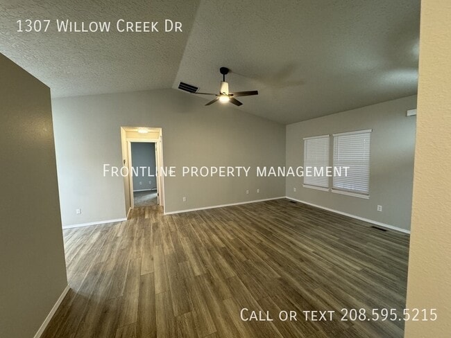 Foto del edificio - 1307 Willow Creek Dr
