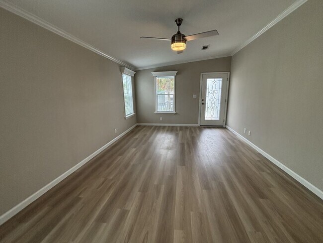 Building Photo - 909 Inagua W
