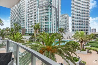 Building Photo - 1060 Brickell Ave