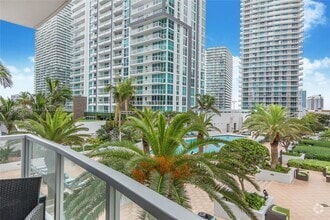 Building Photo - 1060 Brickell Ave