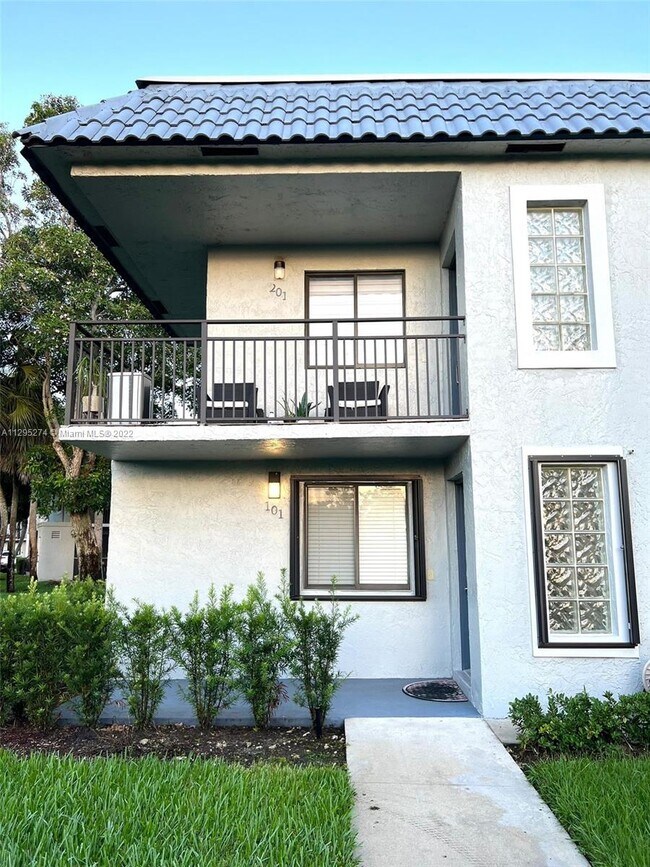 Foto del edificio - 16531  Blatt Blvd  101 Weston Fl 33326