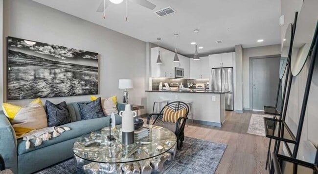 Building Photo - Cortland Westshore