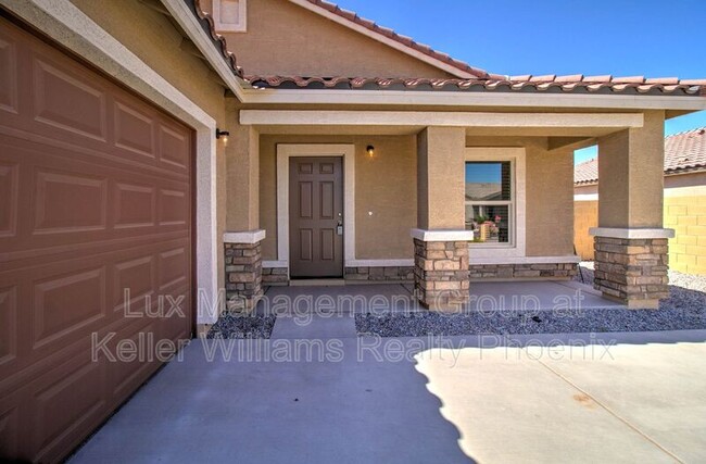 Building Photo - 2028 E Velvet Pl