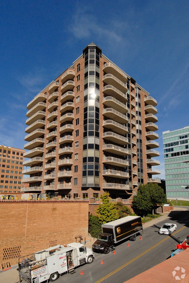 Townsend Place Condominiums Apartments Kansas City, MO