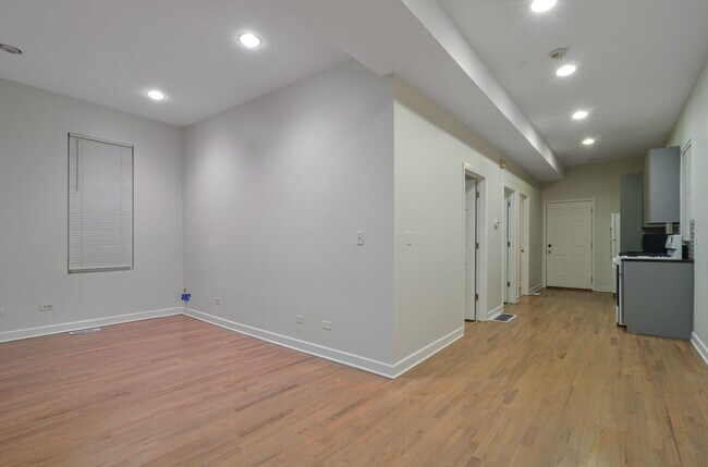 Foto del edificio - 3048 N Clybourn Ave