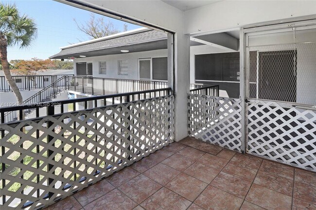 Building Photo - 133 SE 4th Ave