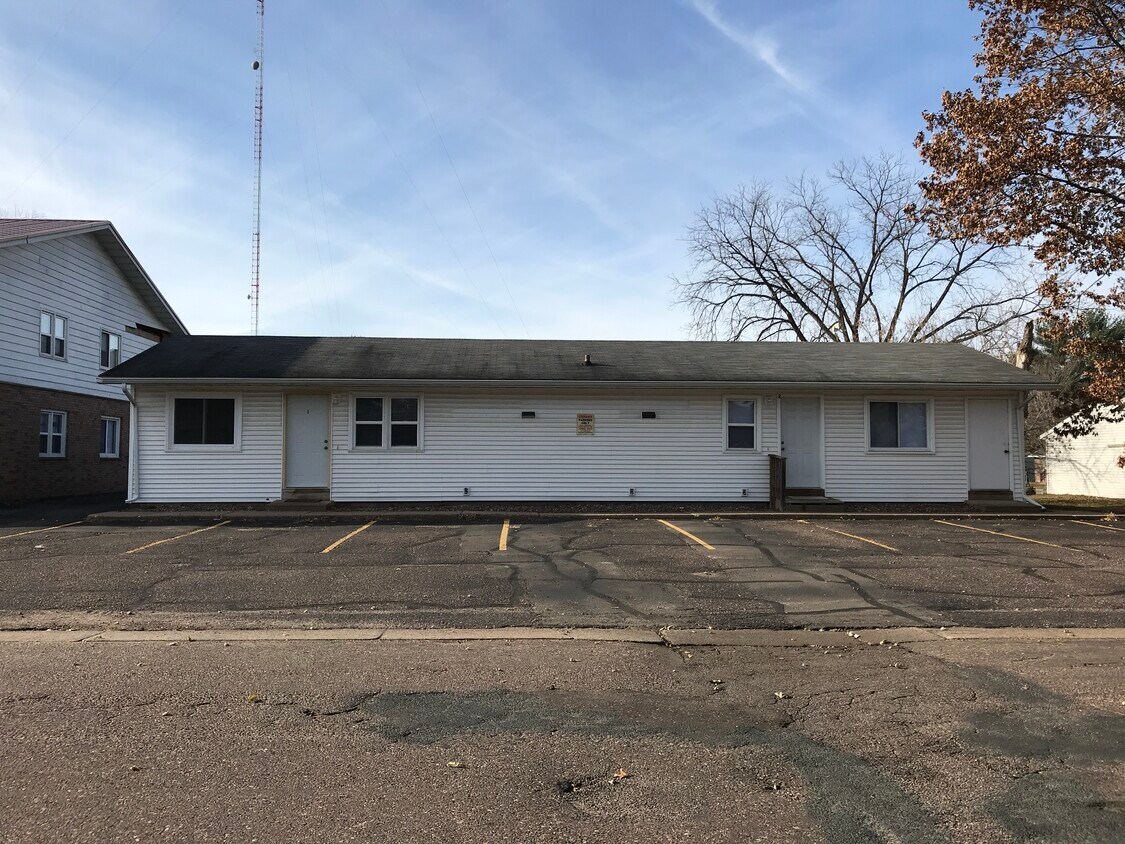 Primary Photo - 920 Alsace St