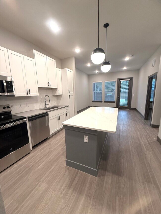 Foto del edificio - 400 W 5th St