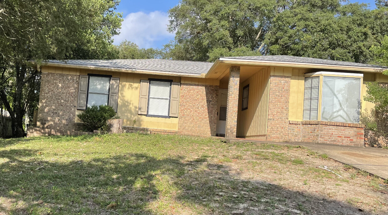 Primary Photo - 904 Juniper Ave
