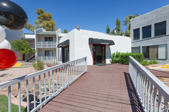 Oficina de arrendamiento - Woodbridge Apartment Homes