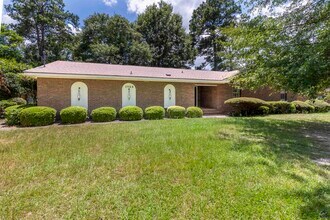 Building Photo - 1726 Greenwood Cir