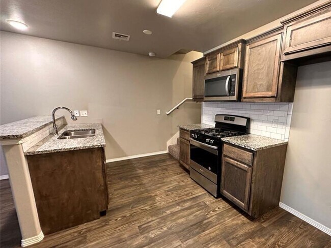 Foto del edificio - Charming 3-Bed Home w/ 2-Car Garage – Pet-Friendly