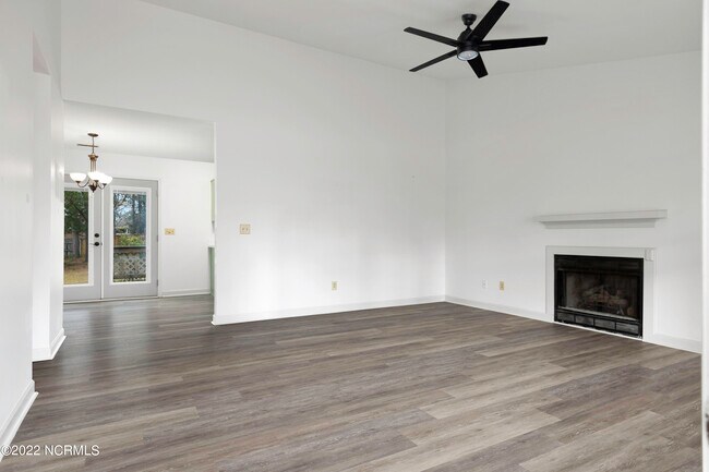 Building Photo - 5305 Goldenrod Dr