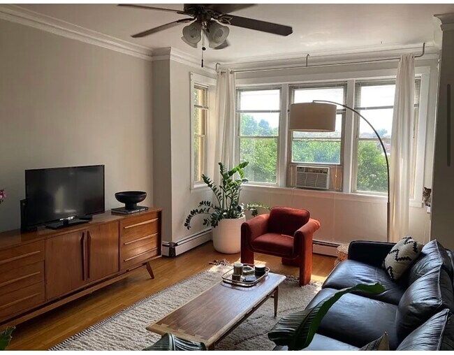 Foto del edificio - 947 N Leavitt St