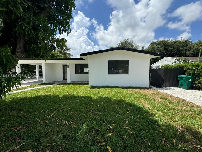 Foto del edificio - 2264 NW 102nd St