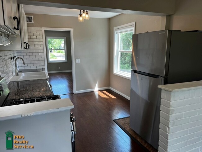 Building Photo - 3 Bedroom Bungalow in St. Louis Park
