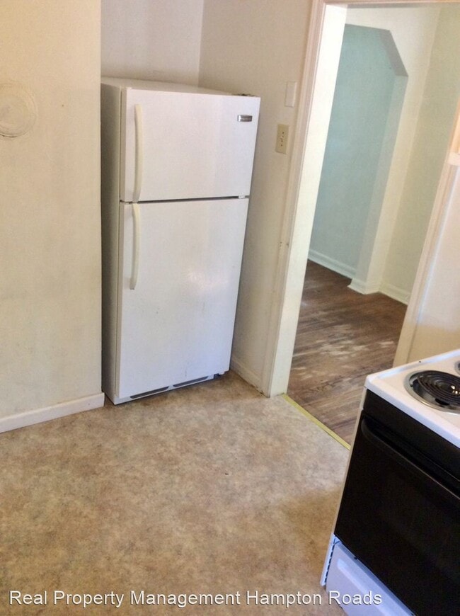 Building Photo - 20 Roberts Ct E