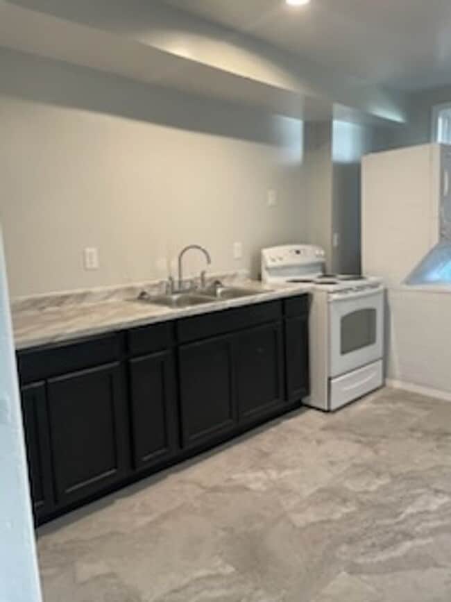 Building Photo - Charming & Updated 3-Bedroom Duplex with Modern Finishes in Hagerstown – Move-In Ready!