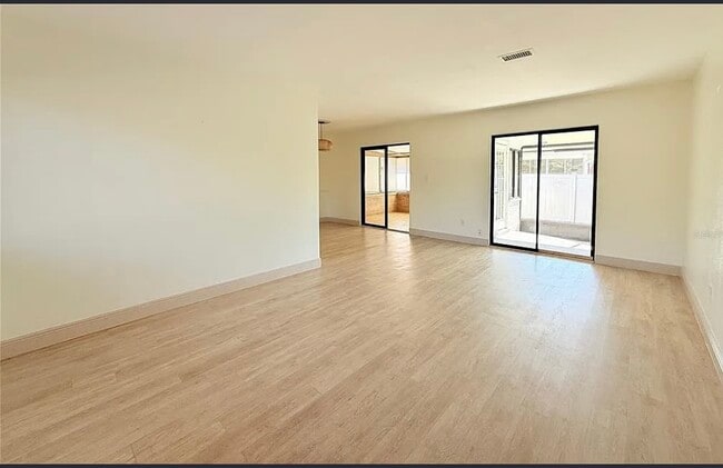 Sala de estar - 225 Cevera Dr