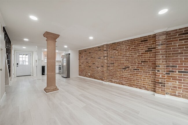 Building Photo - 12 Hyde Park Blvd