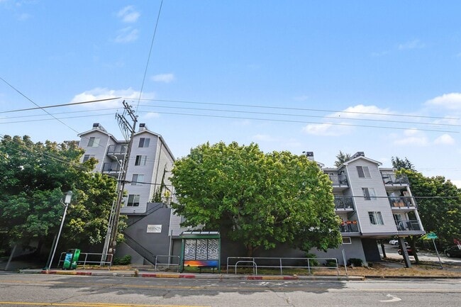 Building Photo - 9200 Greenwood Ave N
