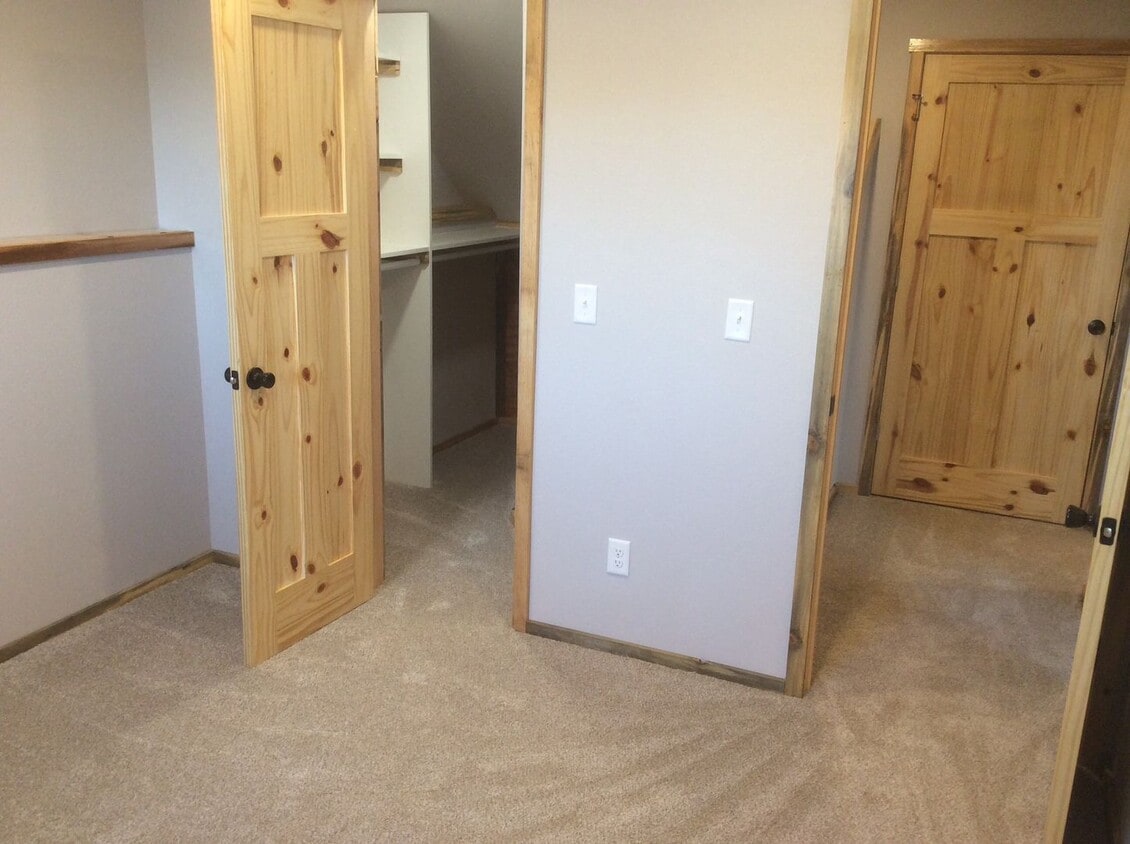 Primary Photo - BEAUTIFUL NEWER CONSTRUCTION! 3 BEDROOMS, ...