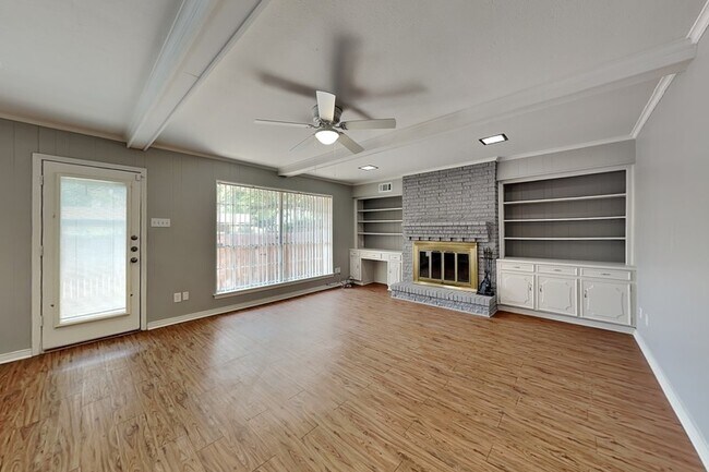 Foto del edificio - 4308 Harvest Hill Rd