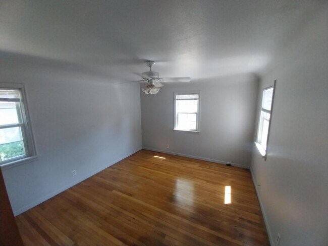 Building Photo - 624 N Marguerite Rd