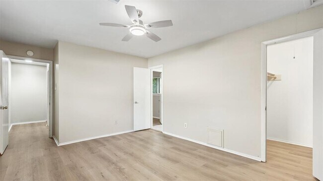 Foto del edificio - 10810 Sugar Hill Dr