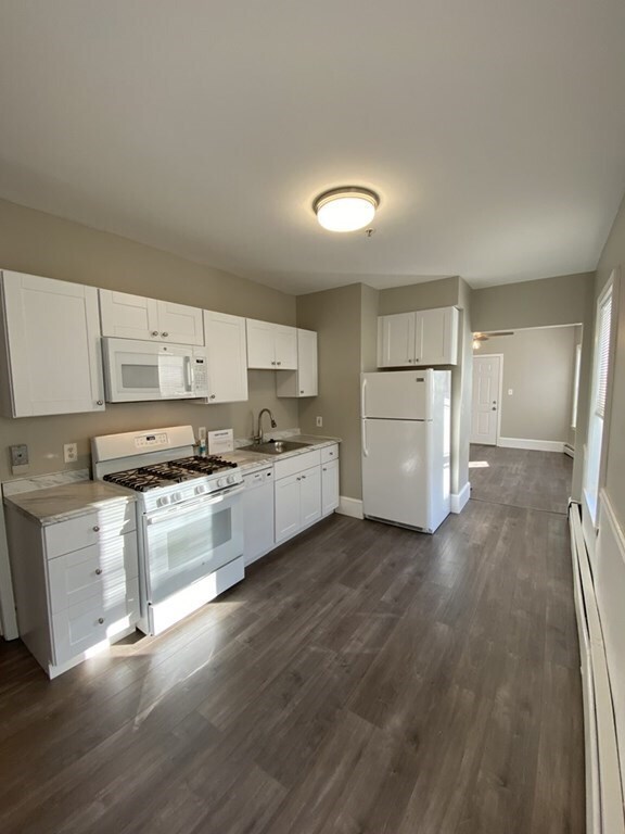 Kitchen - 82 Main St