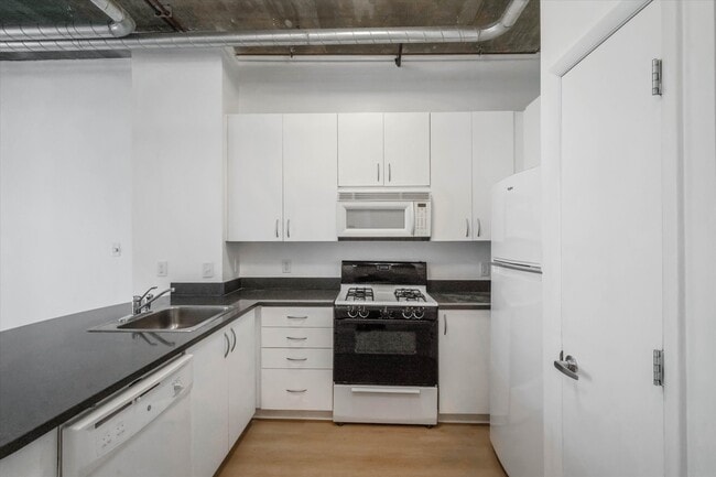 Building Photo - 1300 N St NW