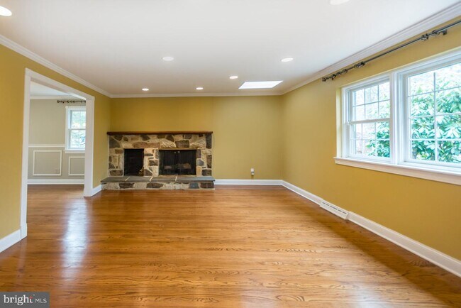 Building Photo - 101 Wooded Ln