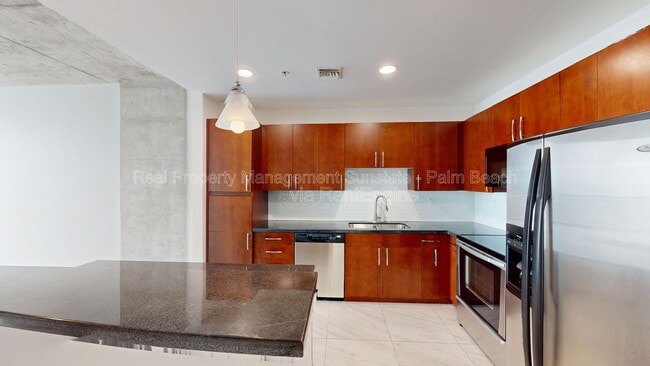 Foto del edificio - 300 S Australian Ave