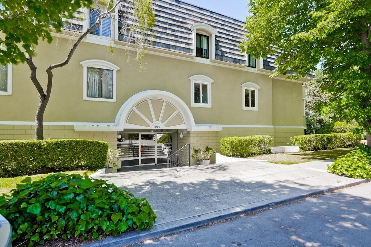 Primary Photo - Updated Gem Near Stanford and Downtown Pal...