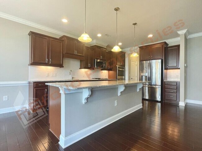 Foto del edificio - Beautiful 3 Bedroom Townhome with 3rd Floo...