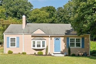 Building Photo - 1357 Lorenzo Dr SW