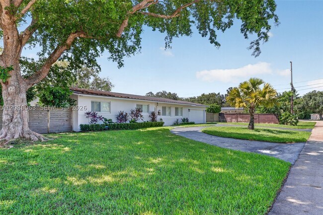 Building Photo - 14220 SW 86th Ave