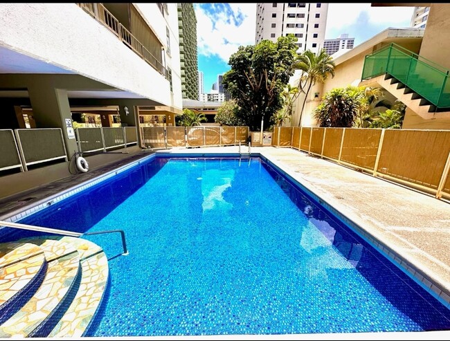 Building Photo - Governor Cleghorn - Waikiki - 2/1/1 - $2,900