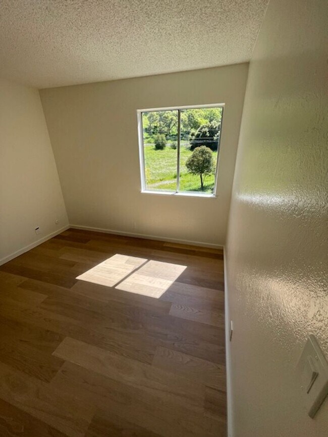Foto del edificio - Conveniently located in Downtown Atascadero