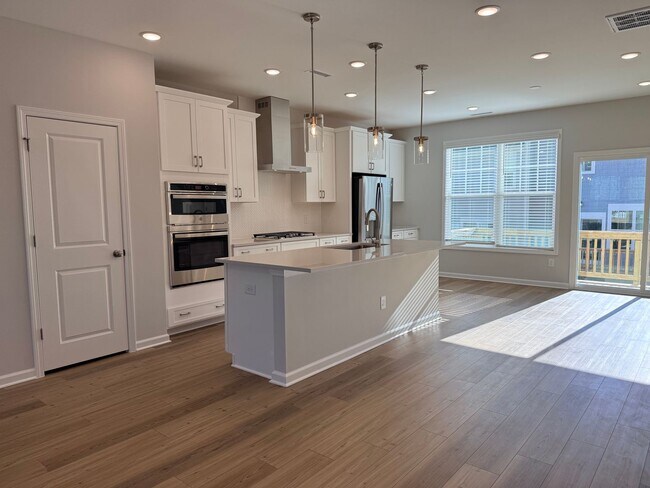 Building Photo - AMAZING Residence, Near Educational Facilities, With Wonderful Amenities!