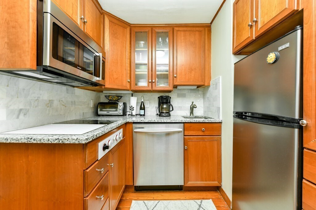 Primary Photo - 56 Beacon St