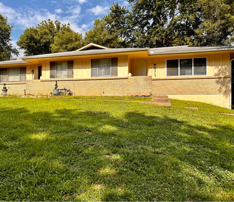 Primary Photo - 3215 N 52nd St