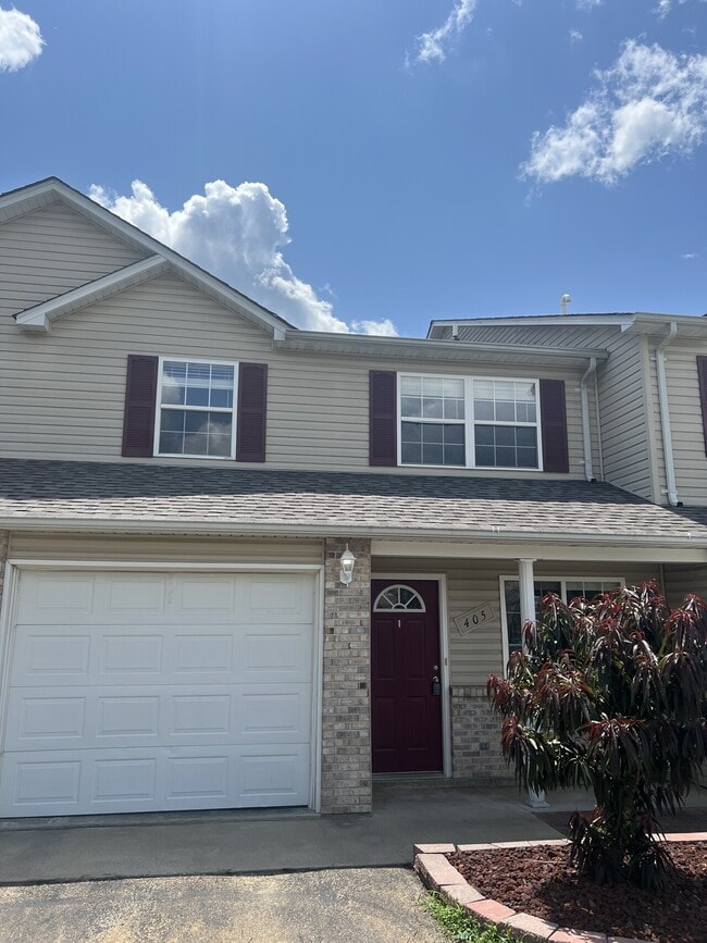 Building Photo - 405 Shade Tree Lane