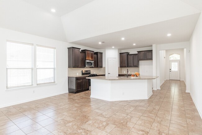 Building Photo - 26306 Julia Manor Dr