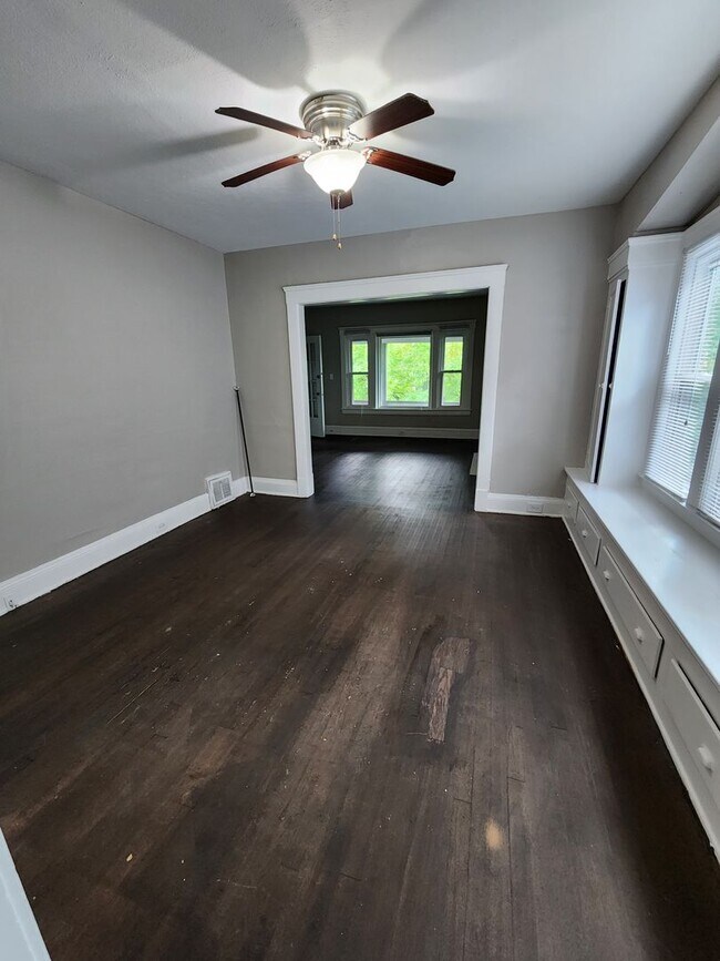 Foto del edificio - Spacious 2 Bedroom Available