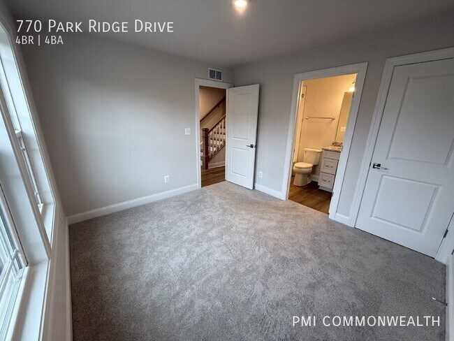 Foto del edificio - 770 Park Ridge Dr