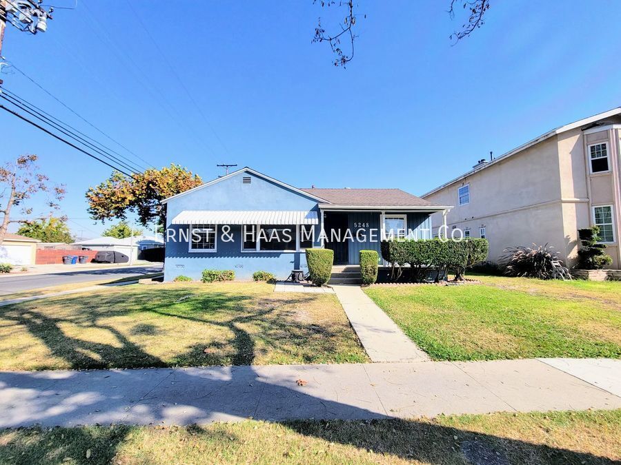 Foto principal - Charming 3 Bedroom Home Located in Prime L...