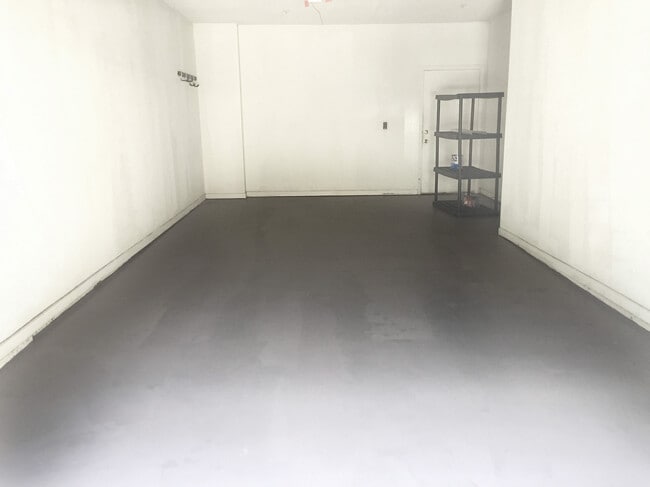 Building Photo - 8300 Elm Park Dr